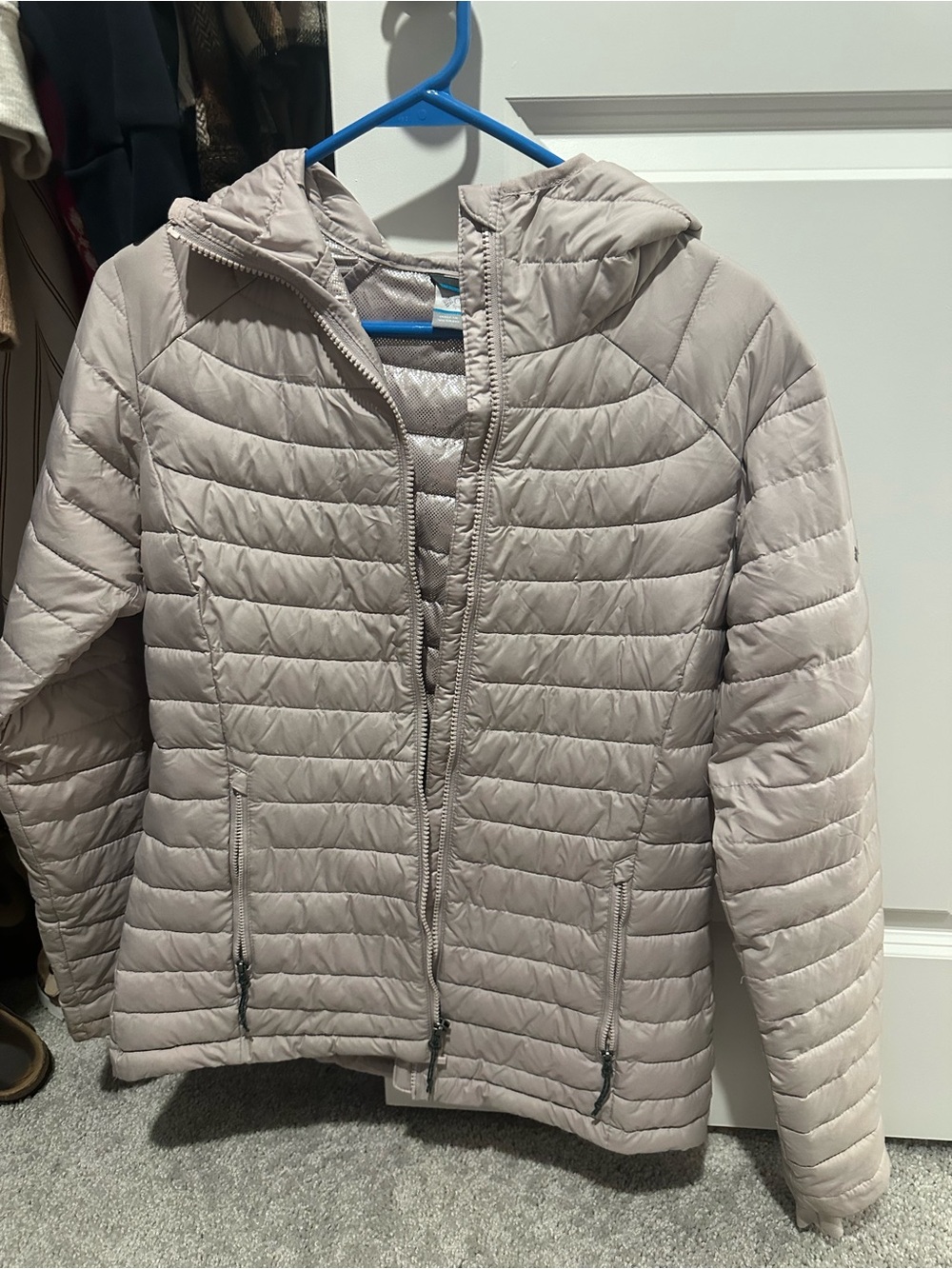 Columbia Puffer Jacket in Light Taupe